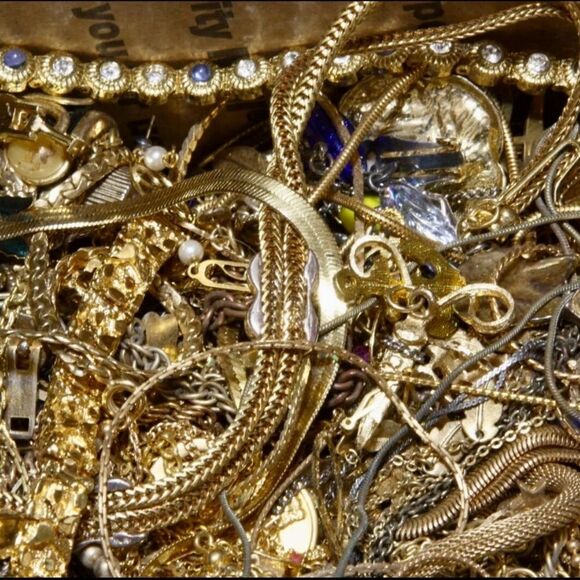 ❤️NEW 1 LB “BOTTOM OF THE BOX” jewelry lot~ Brooches rings pendant Treasure Hunt - Picture 4 of 4